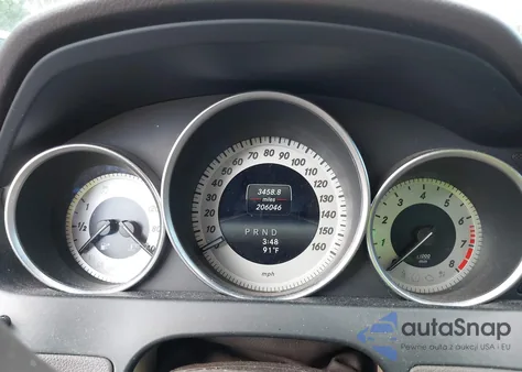 2014 Mercedes-Benz C 250 Sport z USA, uszkodzony, nr VIN WDDGF4HB7EG255937